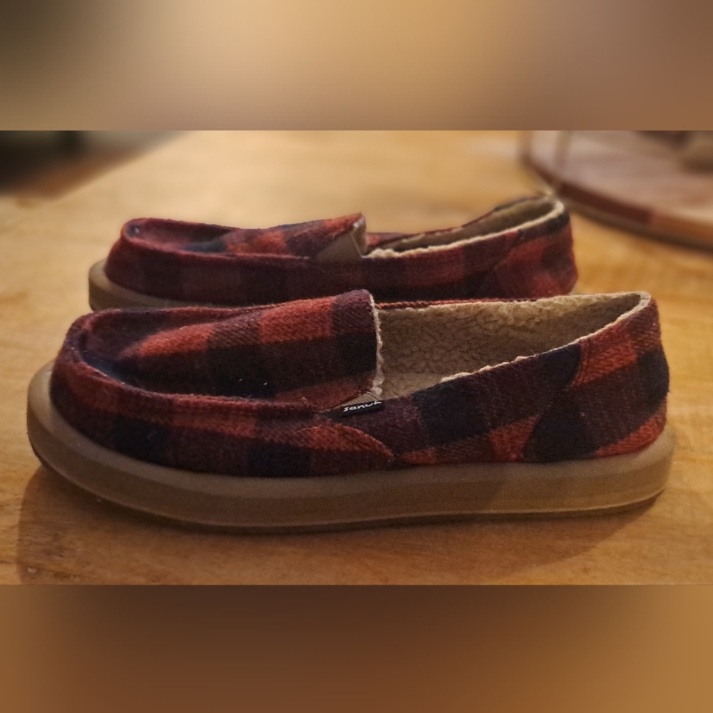 Sanuk Red and Black Slippers Cozy Plaid Comfort